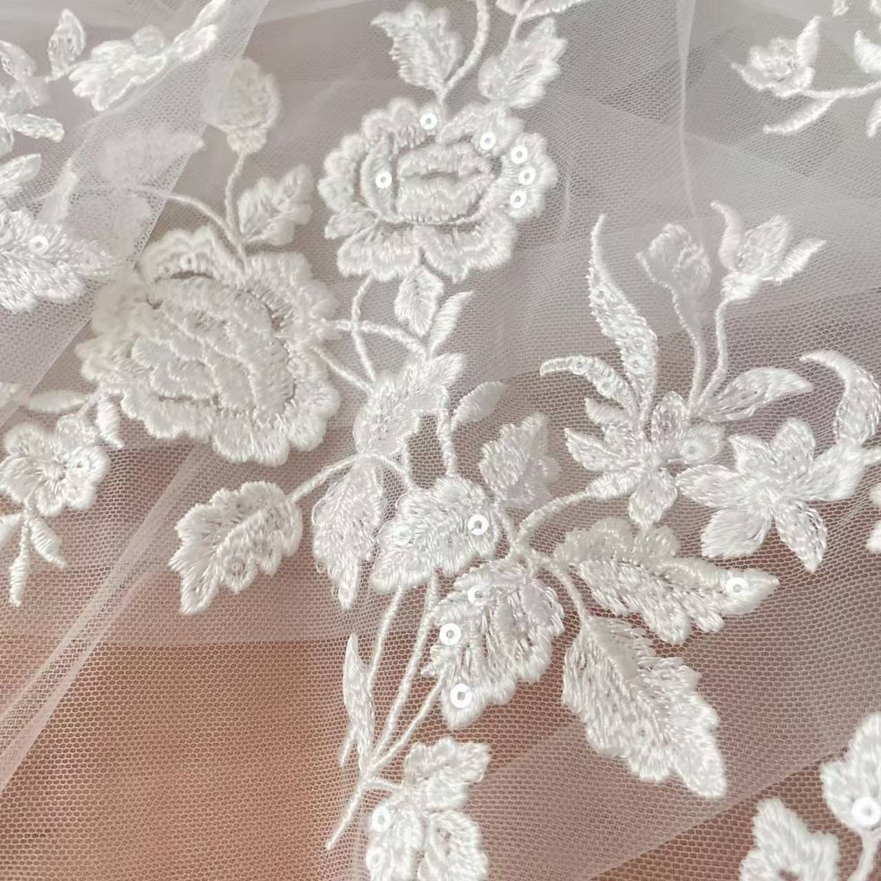 French Embroidered Lace Fabric - Wedding Dress Supply 评论和价格